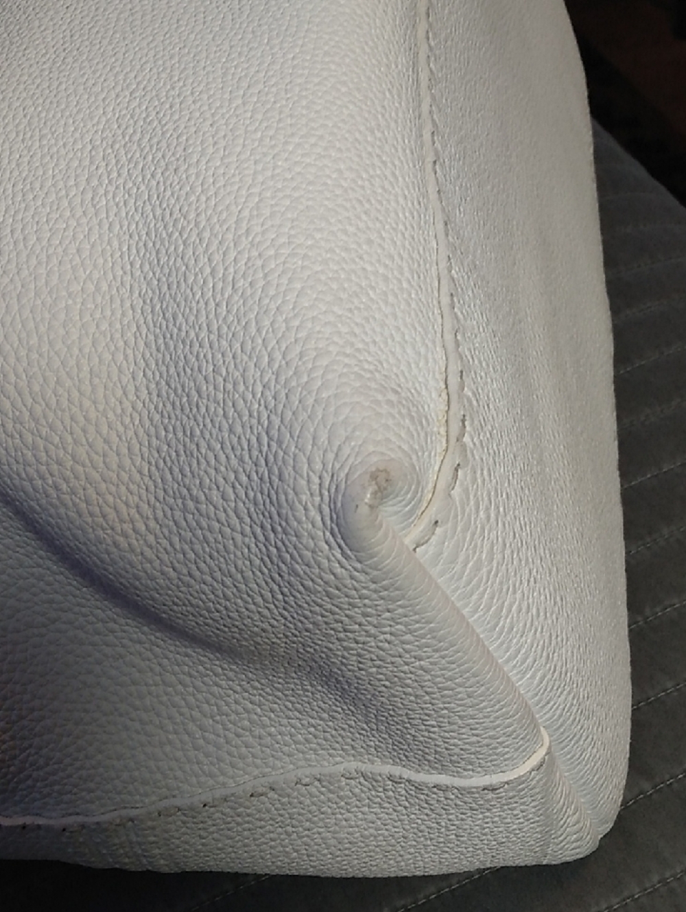 Fendi White Leather Tote with Gold-Tone Buckle Accents SELLERIA VILLA BORGHESE - Picture 12 of 17